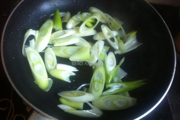 青椒炒腊肠的做法图解3
