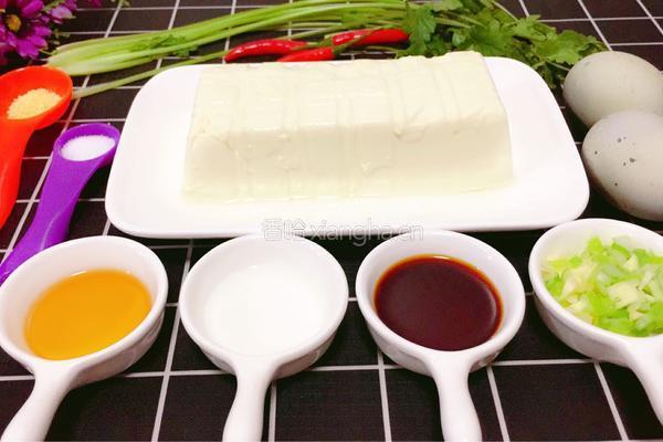 皮蛋豆腐的做法图解2