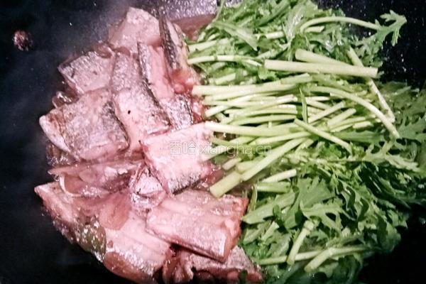 带鱼炖茼蒿的做法图解6