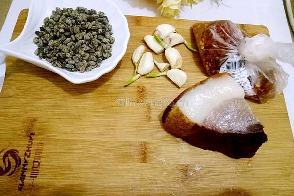 腊肉豆鼓的做法图解1
