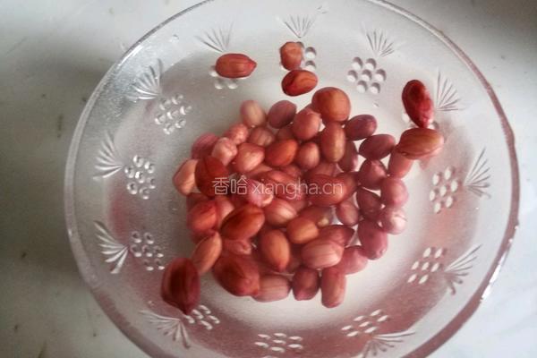 芹菜花生拌腐竹的做法图解2