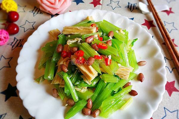 芹菜花生拌腐竹的做法图解11