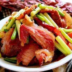 蒜薹炒腊肉的做法[图]