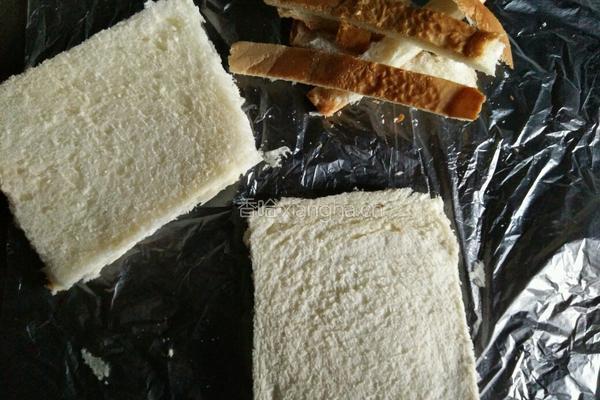 鱼肉夹心鸡蛋吐司卷的做法图解1