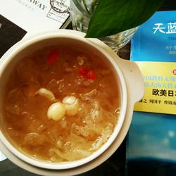 银耳莲子枸杞羹的做法[图]