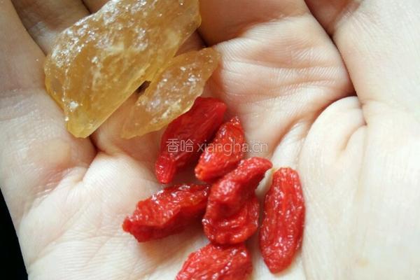 银耳莲子枸杞羹的做法图解5