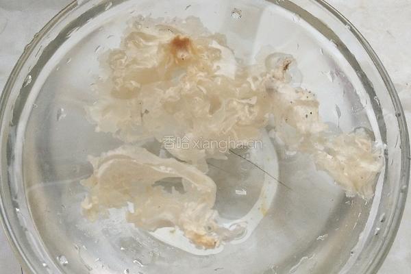 银耳雪梨红枣汤的做法图解4