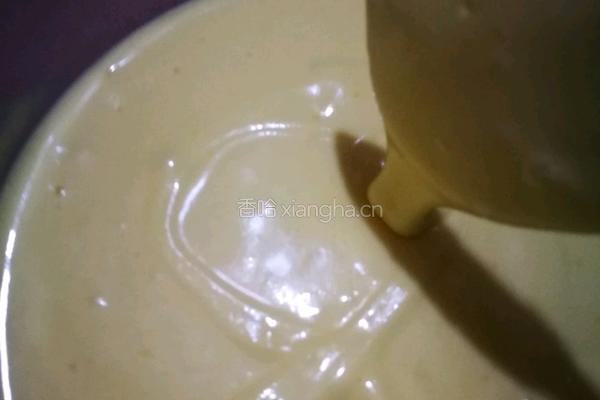 草莓鲜奶卷的做法图解2