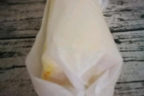 草莓鲜奶卷的做法图解6