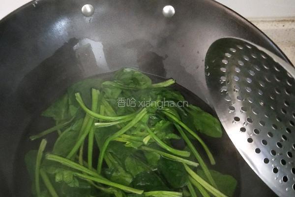 菠菜鸡蛋面的做法图解1