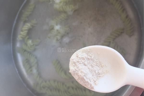 番茄蔬菜肉浇汁螺丝面的做法图解3