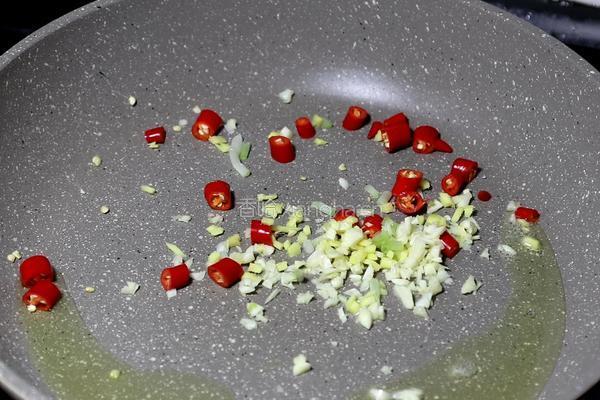 韭菜花炒鸭血的做法图解3