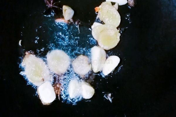 牛肉焖粉条的做法图解1