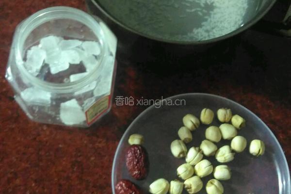 红枣莲子糯米粥的做法图解1
