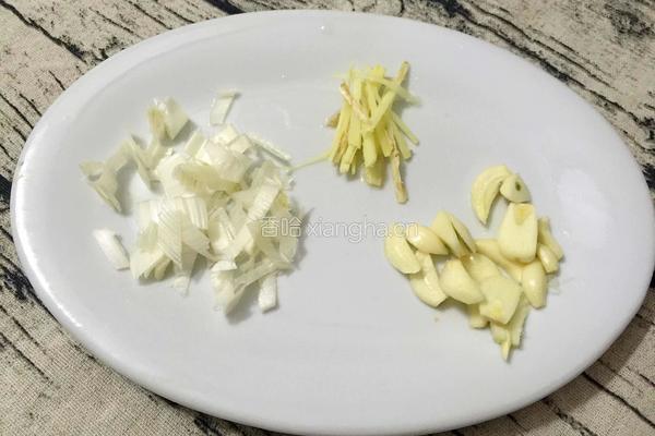辣椒胡萝卜炒五花肉的做法图解3