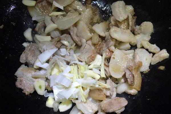 辣椒胡萝卜炒五花肉的做法图解7