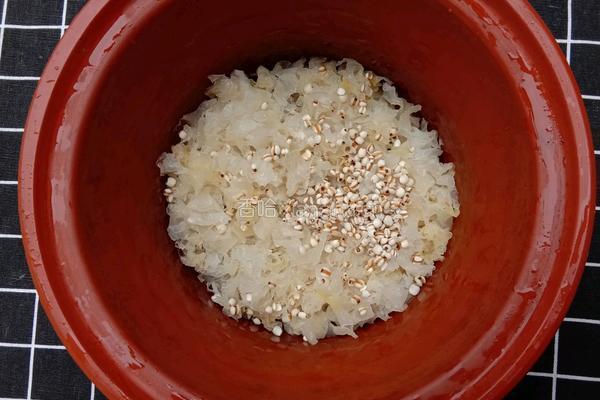 薏米银耳羹的做法图解5