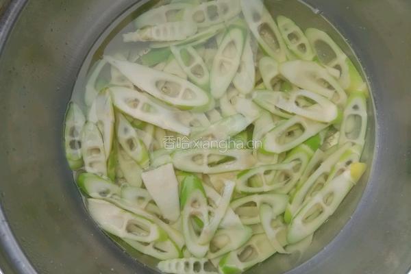 甜椒炒春笋的做法图解3