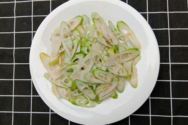 甜椒炒春笋的做法图解4