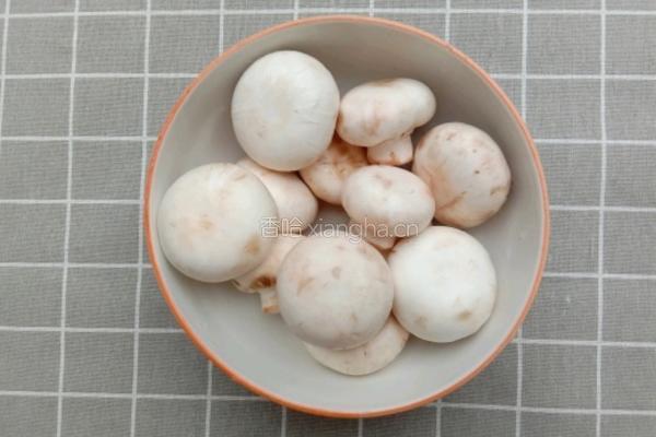 茄汁蘑菇的做法图解1