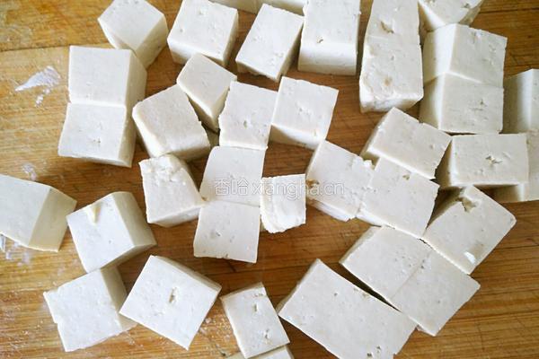 青蒜苗炒豆腐的做法图解1
