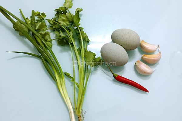 凉拌皮蛋的做法图解1