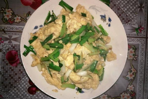 蒜苗炒鸡蛋的做法图解3