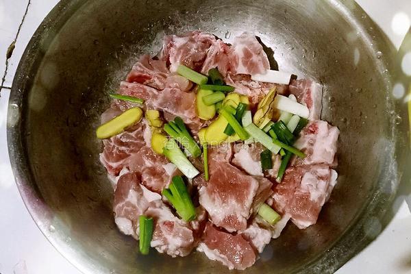 粉蒸糯米排骨的做法图解1