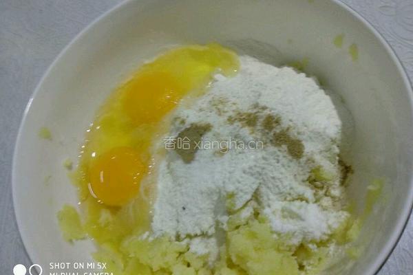 土豆鲜虾饼的做法图解4