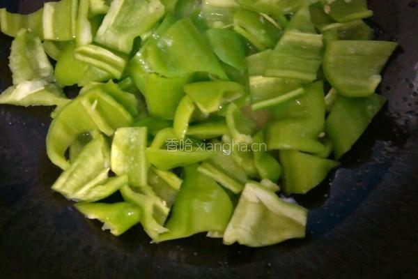 青椒火腿的做法图解1