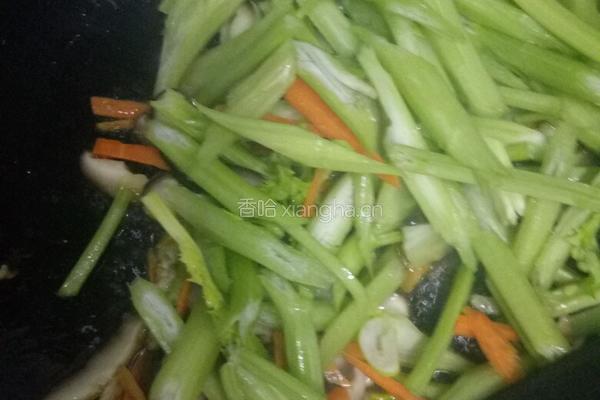 素炒香菇芹菜的做法图解6