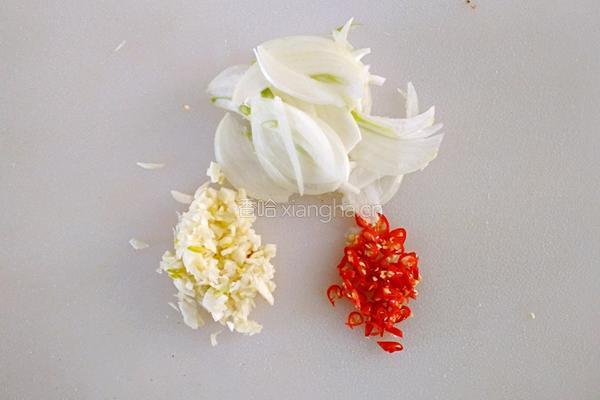 凉拌陈醋苦菊花生米的做法图解5
