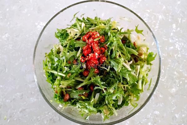 凉拌陈醋苦菊花生米的做法图解11