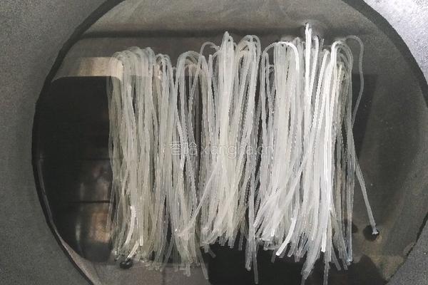 螺蛳粉(即食)的做法图解1