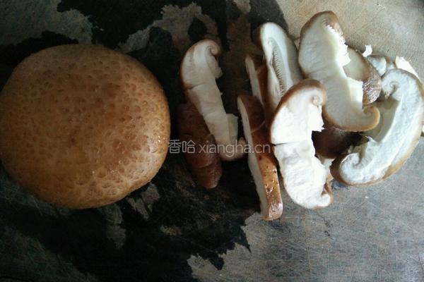 香菇炒油菜的做法图解1