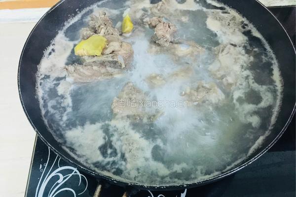 桂圆鱼胶排骨汤的做法图解4