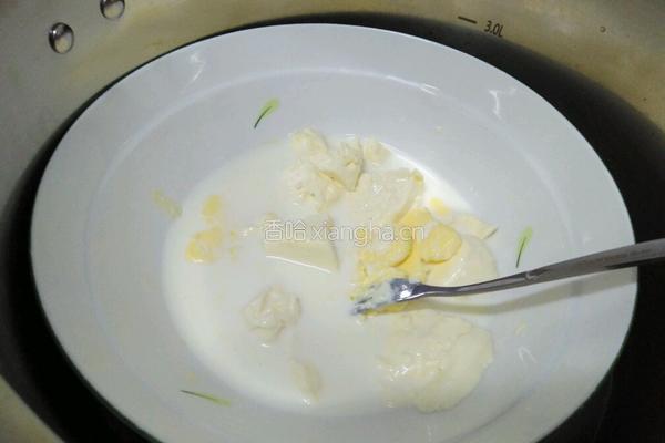 乳酪戚风蛋糕的做法图解2