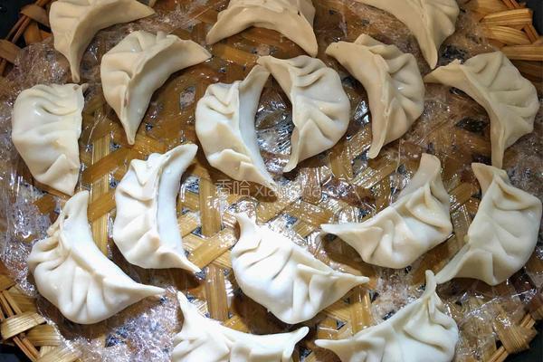 黑椒牛肉马蹄饺的做法图解2