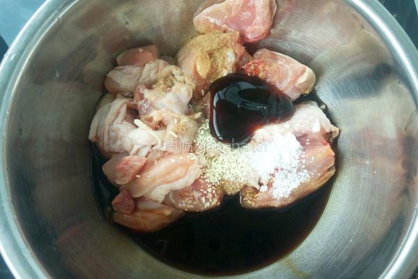 啤酒焖鸡盖饭的做法图解3
