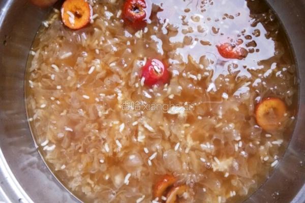 山楂酒酿银耳的做法图解6
