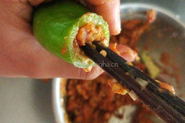 虎皮青椒塞肉的做法图解3