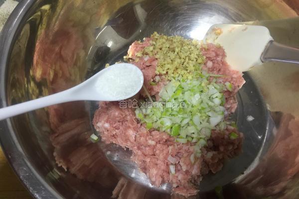 猪肉韭菜馅饺子的做法图解4