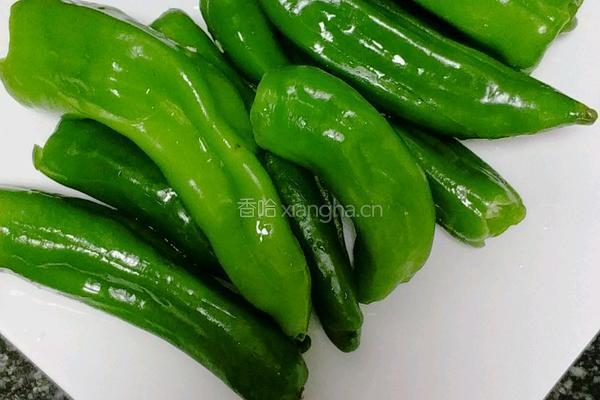 虎皮青椒的做法图解1