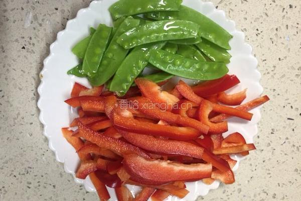 彩豆菜椒鸡肉丝的做法图解3