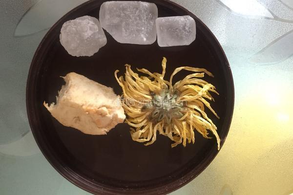 菊花罗汉果茶（桂林）的做法图解1