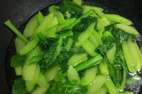 五花肉炒介兰的做法图解5