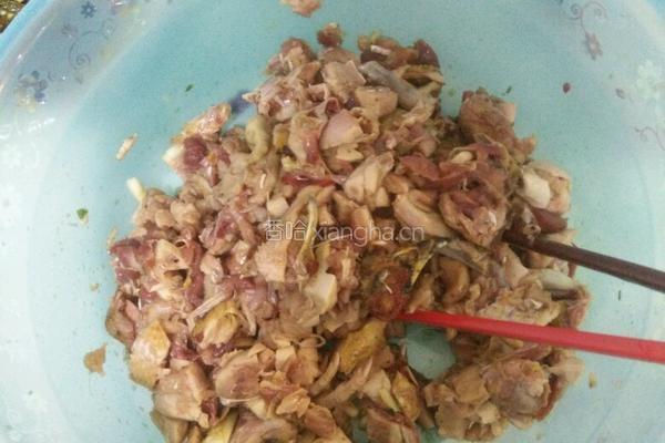土豆烧鸽子的做法图解1