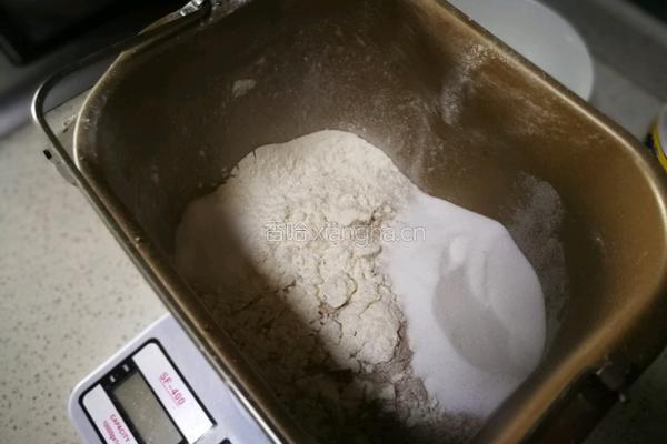 绿豆麻薯奶酪黑麦包的做法图解2