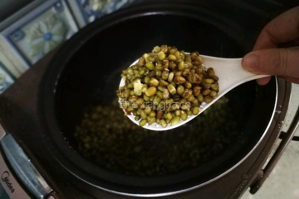 绿豆麻薯奶酪黑麦包的做法图解3