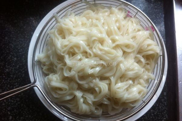 葱油烩面的做法图解3